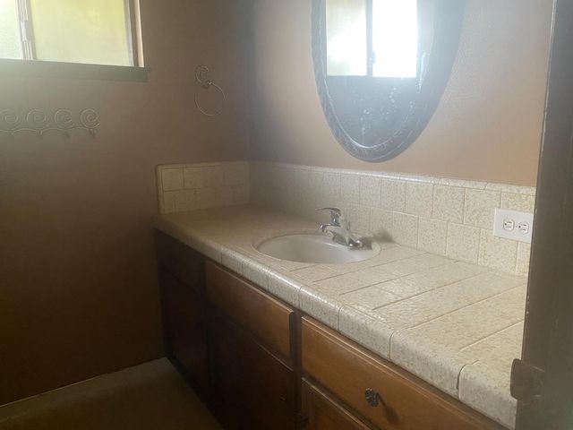 2654 E Warner Avenue, Fresno, CA 93710