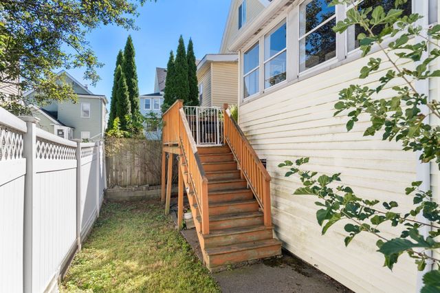 91 Heath St, Somerville, MA 02145