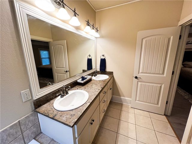 3710 W Cherokee Road, Rogers, AR 72758