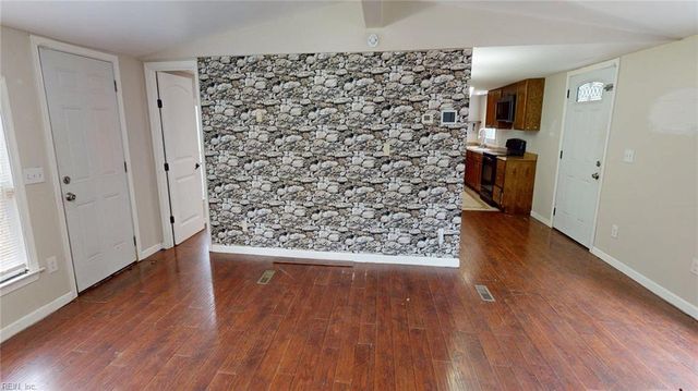 9909 Friendship RD, North, VA 23128