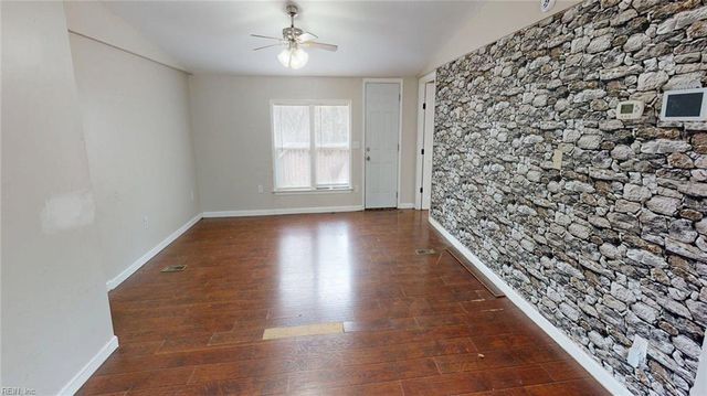 9909 Friendship RD, North, VA 23128