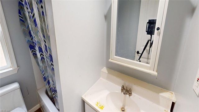 9909 Friendship RD, North, VA 23128