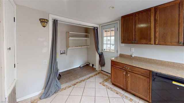 9909 Friendship RD, North, VA 23128