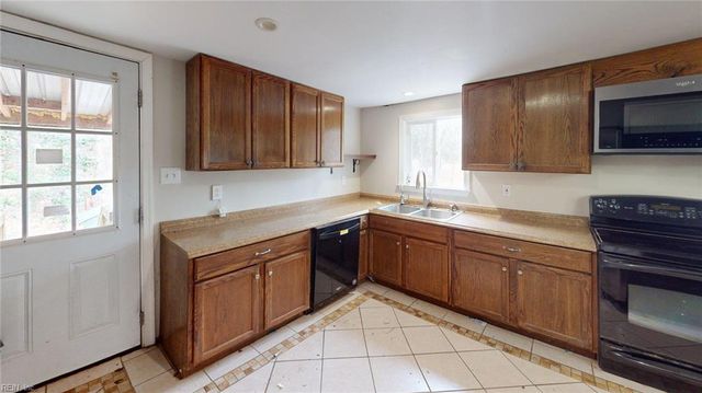 9909 Friendship RD, North, VA 23128