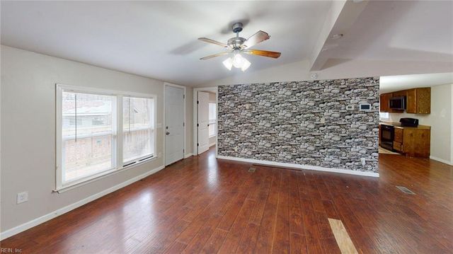 9909 Friendship RD, North, VA 23128