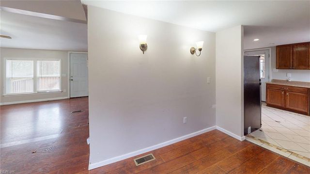 9909 Friendship RD, North, VA 23128