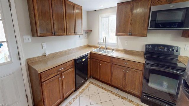 9909 Friendship RD, North, VA 23128