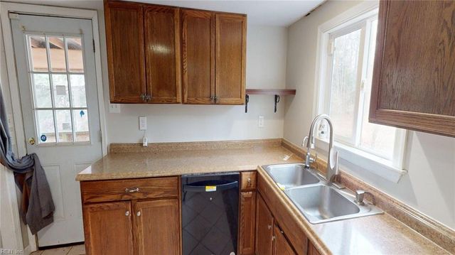9909 Friendship RD, North, VA 23128