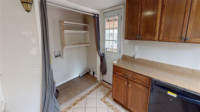 9909 Friendship RD, North, VA 23128