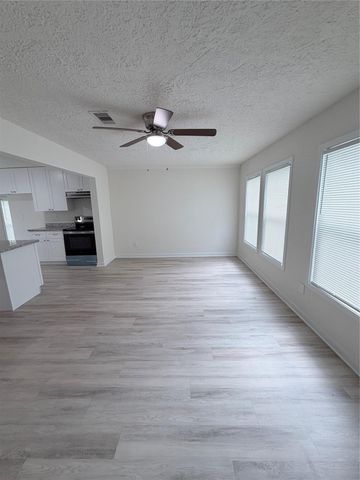 1112 3rd Street, La Marque, TX 77568