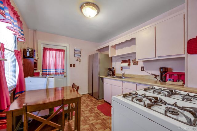 37521 Van Petten Street, Romulus, MI 48174