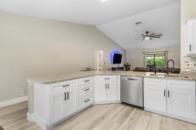 17105 N 70th St Street N, Loxahatchee, FL 33470