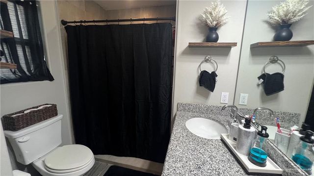 305 S Castillos Y Diamantes Street, Mission, TX 78572