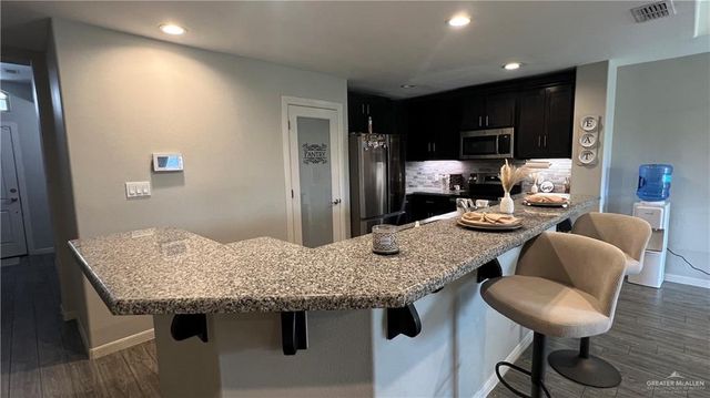 305 S Castillos Y Diamantes Street, Mission, TX 78572
