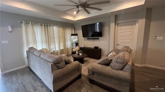 305 S Castillos Y Diamantes Street, Mission, TX 78572