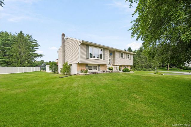 40 Long Meadow Drive, Staatsburg, NY 12580