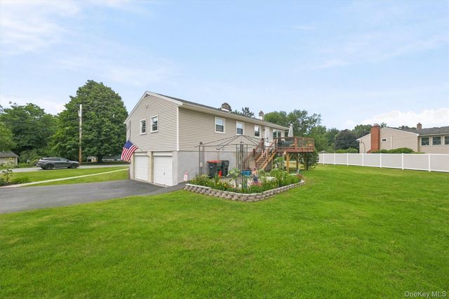 40 Long Meadow Drive, Staatsburg, NY 12580