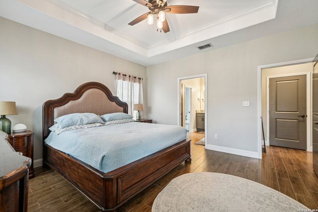 128 Parkcrest, Floresville, TX 78114