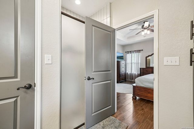 128 Parkcrest, Floresville, TX 78114