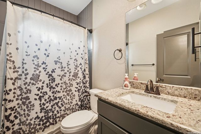 128 Parkcrest, Floresville, TX 78114