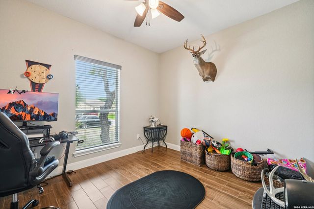 128 Parkcrest, Floresville, TX 78114