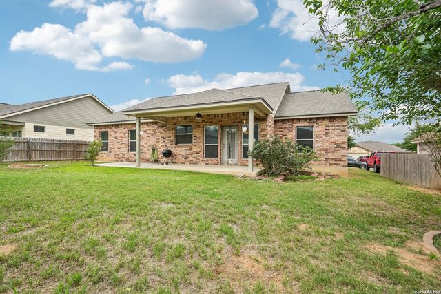 128 Parkcrest, Floresville, TX 78114