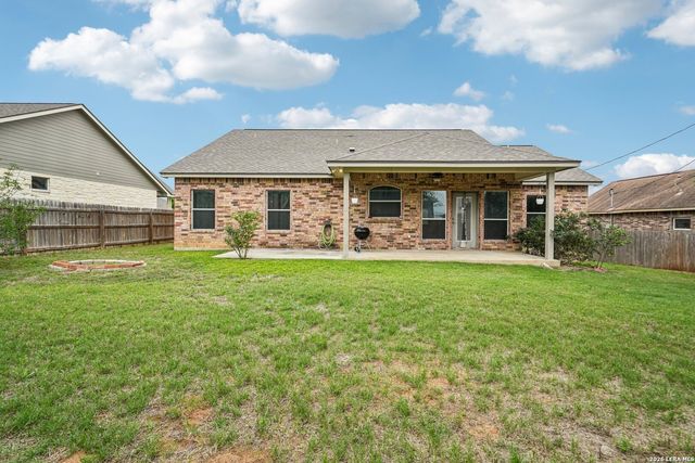 128 Parkcrest, Floresville, TX 78114
