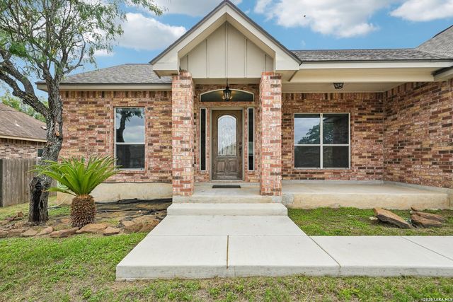 128 Parkcrest, Floresville, TX 78114