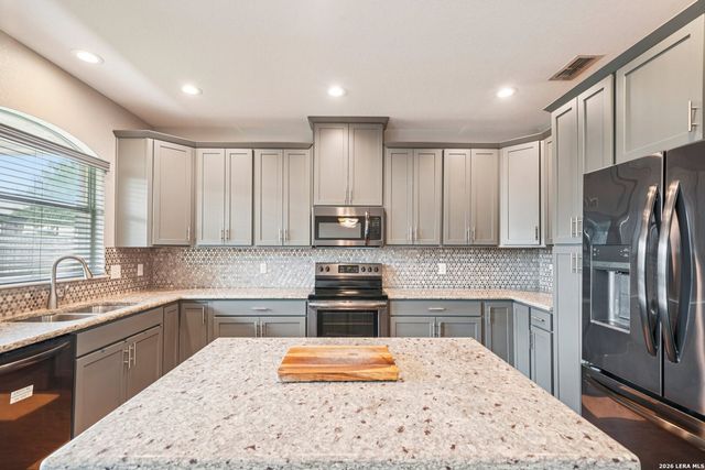 128 Parkcrest, Floresville, TX 78114