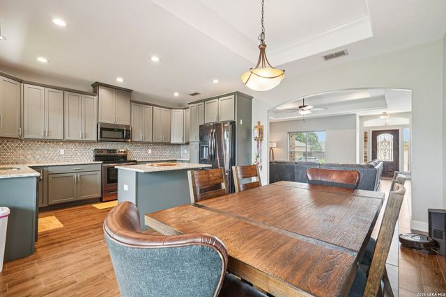 128 Parkcrest, Floresville, TX 78114
