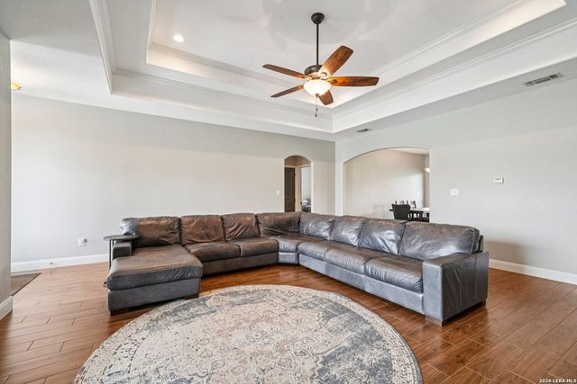 128 Parkcrest, Floresville, TX 78114