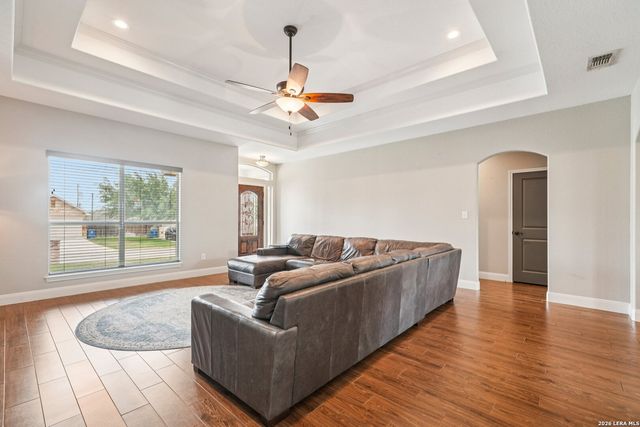 128 Parkcrest, Floresville, TX 78114