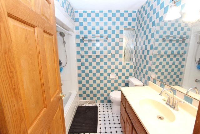 6901 W Greenbrook COURT, Milwaukee, WI 53223