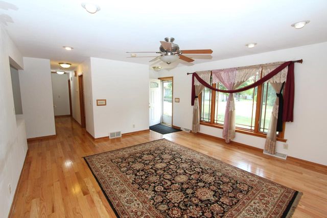 6901 W Greenbrook COURT, Milwaukee, WI 53223