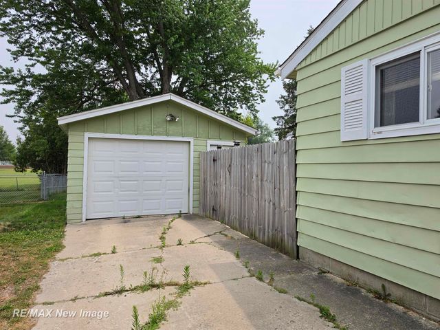 771 S Center Road, Saginaw Twp, MI 48638