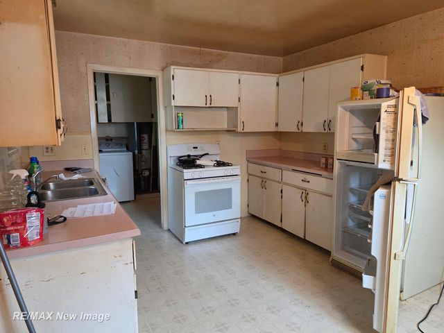 771 S Center Road, Saginaw Twp, MI 48638