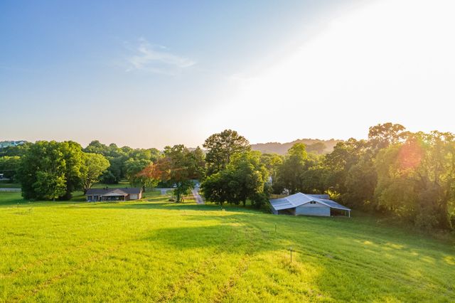 0 Santa Fe Pike, Columbia, TN 38401