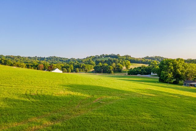 0 Santa Fe Pike, Columbia, TN 38401