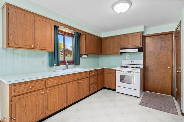 4409 Forest Hill Drive, Lorain, OH 44052