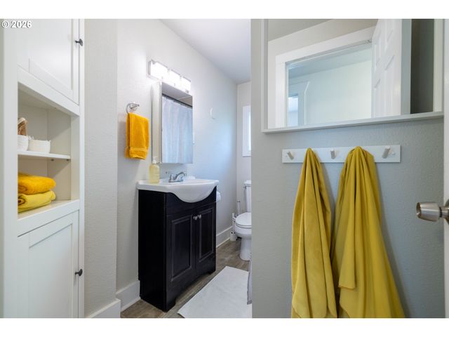 7649 N WILLAMETTE Blvd, Portland, OR 97203