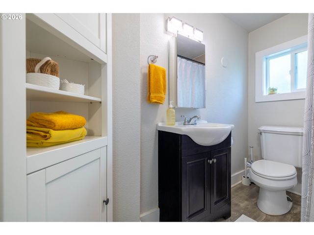 7649 N WILLAMETTE Blvd, Portland, OR 97203