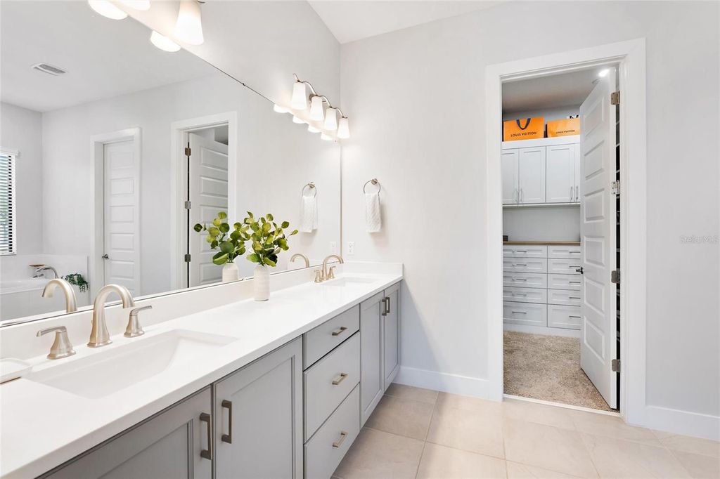 Image 22 of property listing at 31778 RED TAIL BOULEVARD, Sorrento, FL 32776