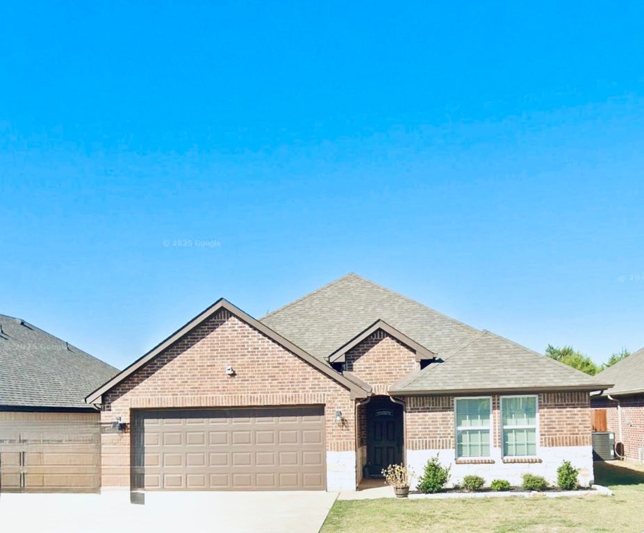 7704 Grant Lane, Greenville, TX 75402