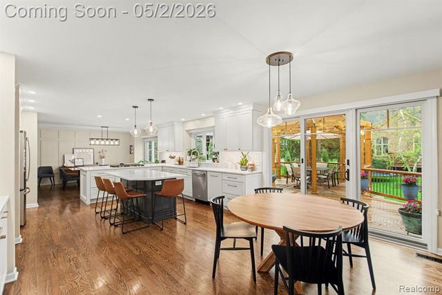 1699 Old Homestead Drive, Rochester Hills, MI 48306