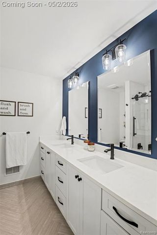 1699 Old Homestead Drive, Rochester Hills, MI 48306