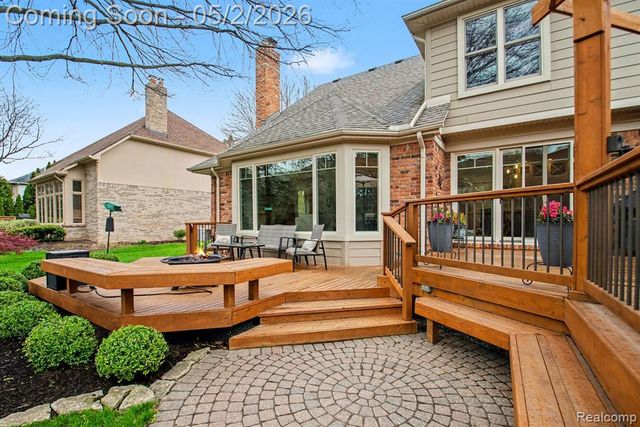 1699 Old Homestead Drive, Rochester Hills, MI 48306