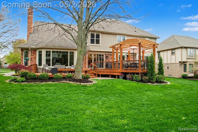 1699 Old Homestead Drive, Rochester Hills, MI 48306
