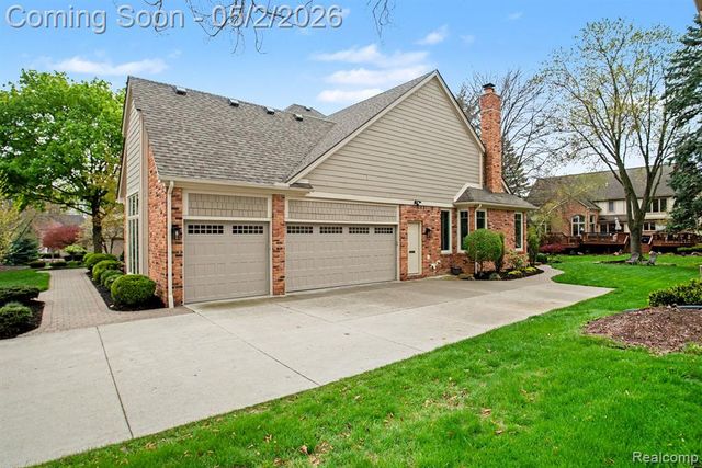 1699 Old Homestead Drive, Rochester Hills, MI 48306