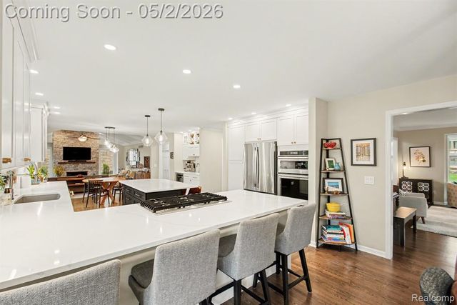 1699 Old Homestead Drive, Rochester Hills, MI 48306