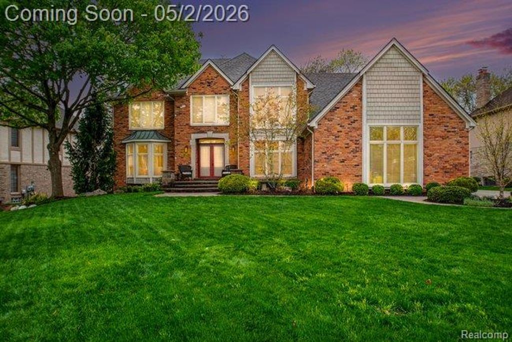 1699 Old Homestead Drive, Rochester Hills, MI 48306